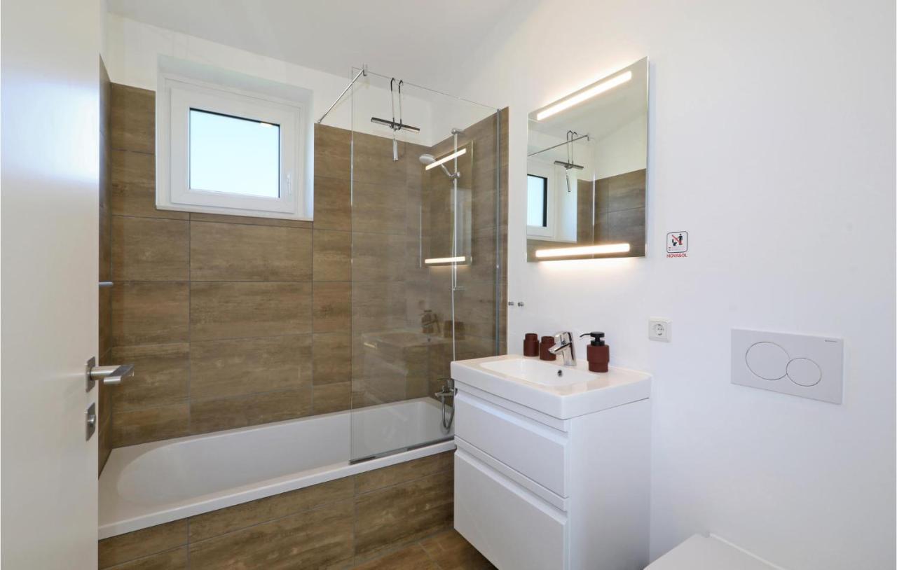 Nice Home In Lembruch-Duemmer See With Sauna المظهر الخارجي الصورة